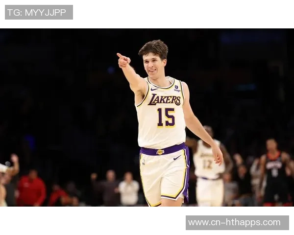 湖人训练场景曝光斯玛特紧逼八村里夫斯全力防守展现球队默契