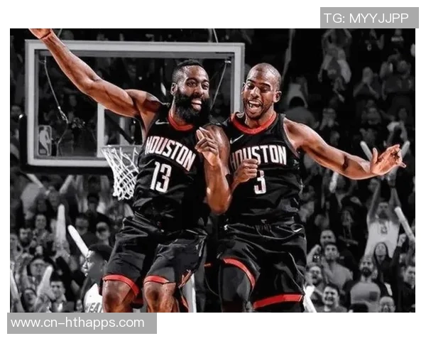 快船赢球海报曝光小卡笑容灿烂哈登背影引发球迷热议